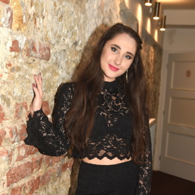 Někteří fanoušci si prý myslí, že je nafoukaná a arogantní.