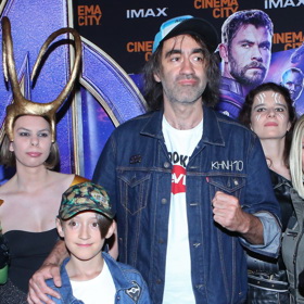 Starší syn Jan chodí s tátou na akční, fantasy nebo sci-fi filmy.