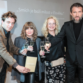 Sbírku povídek Bořka Slezáčka pokřtili herec Kryštof Bartoš, zpěvačka Bára Basiková a moderátorka Jitka Asterová.