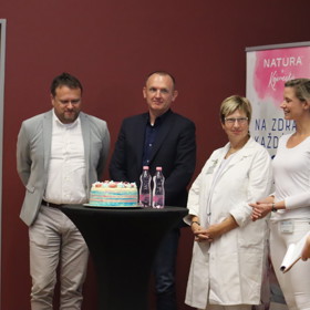 MUDr. Křížová (druhá zprava) promluvila společně s dalšími odborníky z podolské nemocnice o nutnosti správného pitného režimu těhotných a kojících žen.