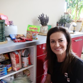 Také Hanka má v kuchyni špajzku, do které prý nejčastěji chodí její dospívající dcery.