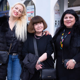 Herečka Uršula Kluková si nenechala ujít křest nové knihy Aleše Cibulky Deprese není depka. Na snímku s Terezou Mátlovou (vlevo) a Danou Bartůňkovou (vpravo).