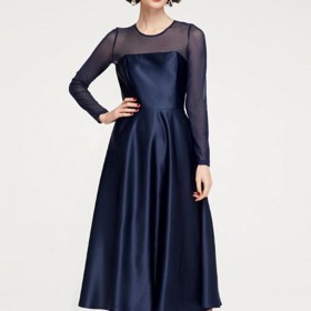 Korzetové šaty Heine, modré jako noční obloha, vzpomínka na 50. léta, kdy vrcholila éra elegance. Glami.cz, 1893 Kč