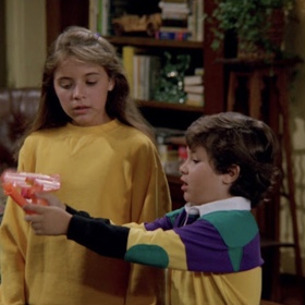 Al vyrůstala mezi kluky, proto byla trochu drzejší a ostřejší, než by se patřilo na mladou dámu.