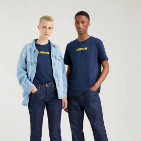 Džíny Levis 501 jsou unisexovým nadčasovým kouskem. 3374 Kč