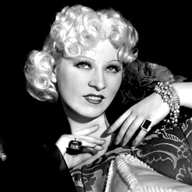 Herečka Mae West: „Muž v domě má hodnotou dvou na ulici."