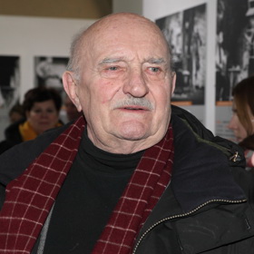 Slavný herec má na konce dvě Ceny Thálie. Většinu kariéry strávil v Národním divadle, odkud odešel v roce 2001.