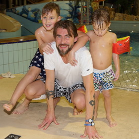 Kolju s Andym prý Bořek Slezáček netrestá, raději si s nimi sedne a vysvětlí jim, proč by některé věci neměli dělat.