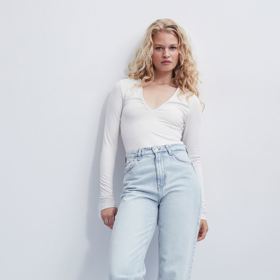 Džíny pro aktivní matky a nejen pro ně. HM, 799 Kč