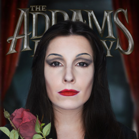 Look stačí doplnit o dlouhé černé šaty a případně černou paruku a zazáříte tak na každé halloweenské párty.