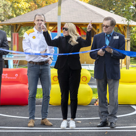 Nadační fond Kapka naděje předal tento týden zrekonstruovanou zahradu Dětské psychiatrické klinice FN Motol.