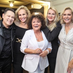 Vendula Pizingerová tenkrát nakousla téma podzimu. Je to podle ní ideální období k setkávání s přáteli.