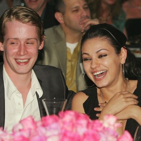 Macaulay Culkin a Mila Kunis prožívali dokonalou mladou lásku. Herečka ale později přiznala, že se zachovala jako mrcha, když se s hrdinou komedií Sám doma rozcházeli. Dnes jsou oba šťastně zadaní a mají potomky.