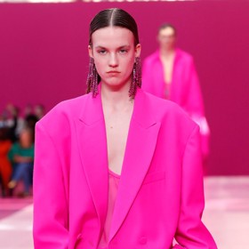 Růžová od hlavy k patě byla k vidění na přehlídce Valentino.