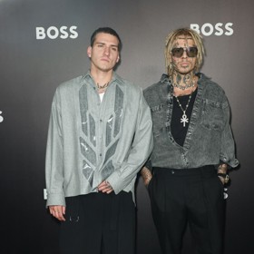 Yzomandias patří mezi idoly dnešních teenagerů, s DJem NobodyListen byli hosty nedávného Fashion Weeku v Miláně.  