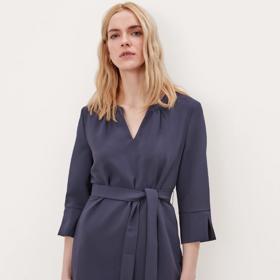 Šedomodré pouzdrové šaty. S. Oliver, od 2970 Kč