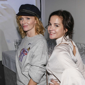 Švagrovou Kristýny Janáčkové je herečka Aňa Geislerová.