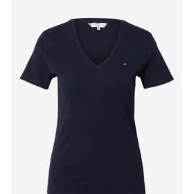 I jednoduché tričko do véčka si při koupi dobře prohlédněte. Sledujte rovné švy, kvalitu látky i ušití. Kvalitní kus vydrží roky. Tričko Tommy Hilfiger, 989 Kč