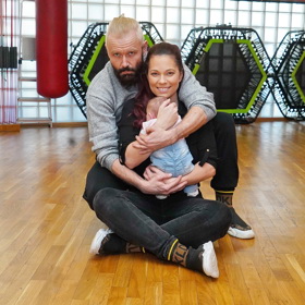 V květnu se rozešla s partnerem a otcem své maličké dcerky Jasny Marianne Jindřichem Čandou také zpěvačka Michaela Nosková.