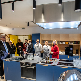 První návštěvníci domu hned prozkoumali všechna patra a místnosti.