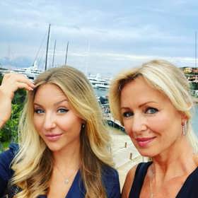 Kateřina má příjmení po otci.