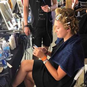 Natálie Debnárová je novinářka, která se po letech vrátila k modelingu - a s velkou pompou.