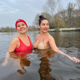 S Karolínou se Eva otužuje dlouhodobě.