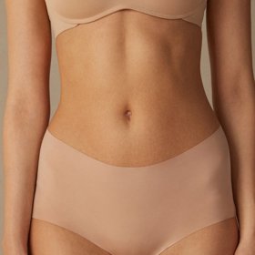 Bezešvé kalhoty jsou stejně jako podprsenka absolutním must have pod tenké svrchní oděvy, či oděvy kopírující tělo. Intimissimi, 319 Kč