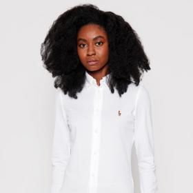 Bílá košile je základní kus každého šatníku. Tato slim fit střihu vykouzlí dokonalé křivky. Ralph Lauren, modivo.cz, 2299 Kč