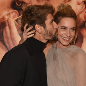 Hanka po boku svého přítele doslova zářila.