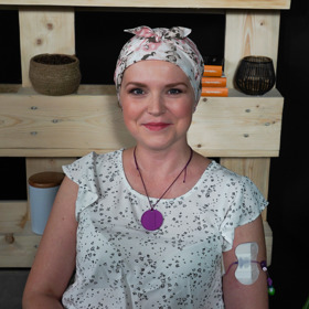 Hanka si v březnu letošního roku našla nádor v prsu, podstoupila sérii čtyř silných chemoterapií a nyní ji koncem listopadu čeká oboustranná mastektomie, tedy odnětí obou prsů.