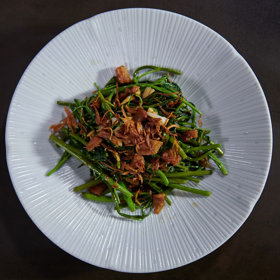 Šéfkuchař a spolumajitel restaurací Gao Den, Taro a Dian s vámi připraví tradiční vietnamská jídla. 