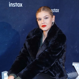 Dcera Ivy Kubelkové Natálie Jirásková si obočí ráda šperkuje výraznými produkty.