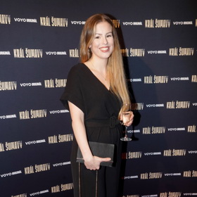 Na premiéře frčely také černé komplety.