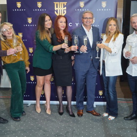 Veřejnost si teď může zakoupit limitovanou edici NFT karet zpěváka Miro Žbirky, Lucie Vondráčkové nebo Blanky Matragi.