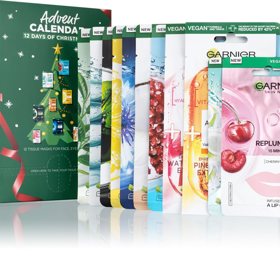 Adventní kalendář Garnier nabízí 12 plátýnkových masek, které si tak můžete dopřát obden během prosincového čekání na Vánoce. Cena 949 Kč