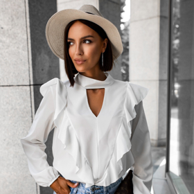 Řasení a výstřih do V jsou ideální volbou pro menší prsa. Erika Fashion, 539 Kč