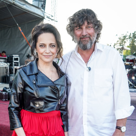 Lucie v červené sukýnce? Proč ne!