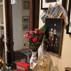 Byt je plný předmětů, které dělají Janu Přeučilovi a Evě Hruškové radost.