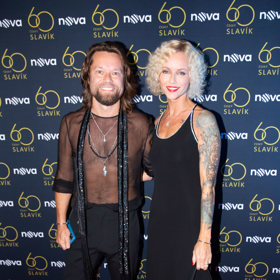 Richard Krajčo zřejmě toužil jít s dobou, ale Český slavík má přesně stanovený dress code, kterým průhledná košile rozhodně neprojde. 