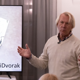 V Praze pokřtil knihu Zdraví nad zlato, která je podle něj kuchařkou zdravého životního stylu.