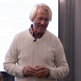 Profesor Jiří Dvořák do knihy zařadil také 18 originálních kuchařských receptů z celého světa.