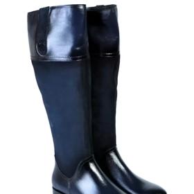 Kozačky mohou připomínat i jezdecké holínky, jako tyto z modré kůže. Dapi, Obuvzona.cz, 4494 Kč