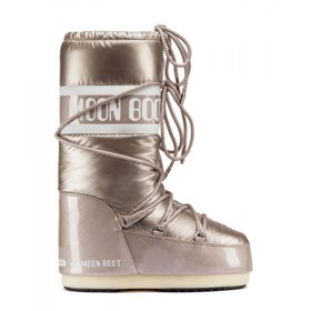 Sněhule Moon Boot jsou legendárním a velmi stylovým obutím. V metalickém nude odstínu se budou dobře kombinovat na hory i na párty. Skicentrumeden-eshop.cz, 3992 Kč