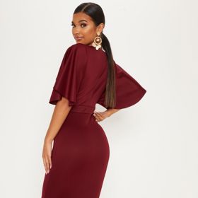 Také vínová bude vypadat elegantně, zvlášť ve spojení s výraznými zlatými doplňky. Prettylitllething, tamsin.cz, 1180 Kč