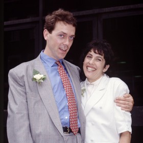 Hugh Laurie s manželkou Jo Green v den svatby - 16. června 1989.