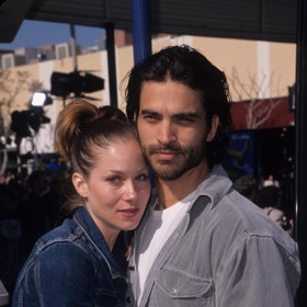 Christina Applegate s prvním manželem Johnathonem Schaechem. Vzali se v roce 2001. Rozvedli se o šest let později.