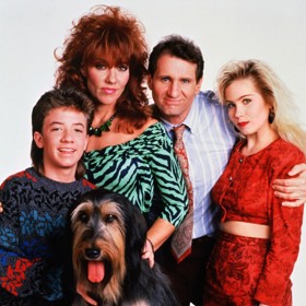 Patrně nejslavnější rolí Christiny Applegate je ne moc bystrá Kelly ze seriálu Ženatý se závazky.