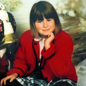 Natascha Kampusch na staré rodinné fotografii. Dívka zmizela 2. března 1998 a v rukou únosce strávila osm let.