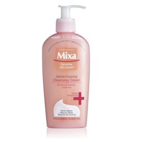 Pro pleť je zásadní čištění, na které bychom neměli nikdy zapomínat. Můžete použít různé produkty, jako například čistící pěnivý gel Anti-Redness s kyselinou salicylovou, která pomáhá v boji s akné. Mixa, 130 Kč